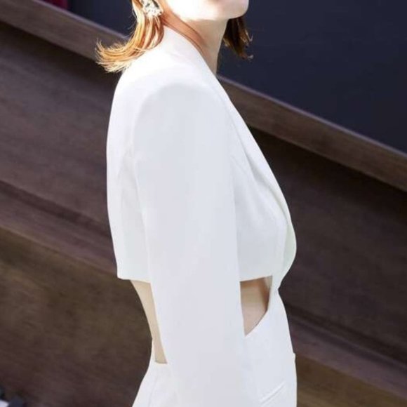 SEXY CONTEMPORARY Peak Neck Cut Out Single Button - Picture 14 of 16